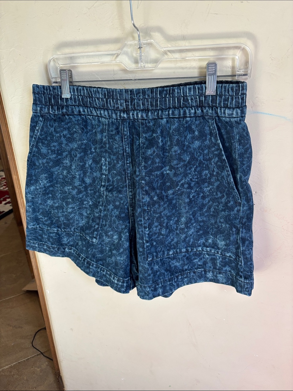 EVERLANE acid wash denim shorts! Size Medium
